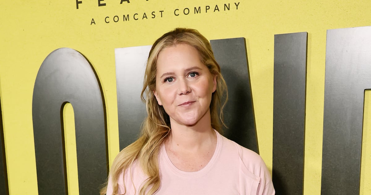 Amy Schumer révèle son programme fitness et les résultats impressionnants !