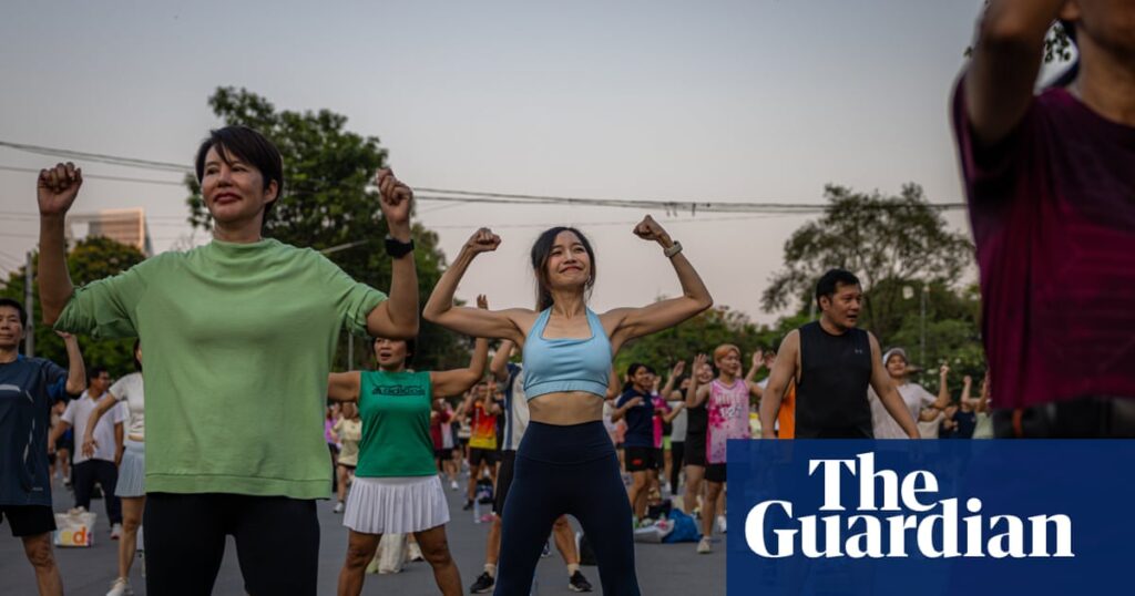 Bangkok : La jeunesse s'embrase pour des séances d’aérobic en plein air !