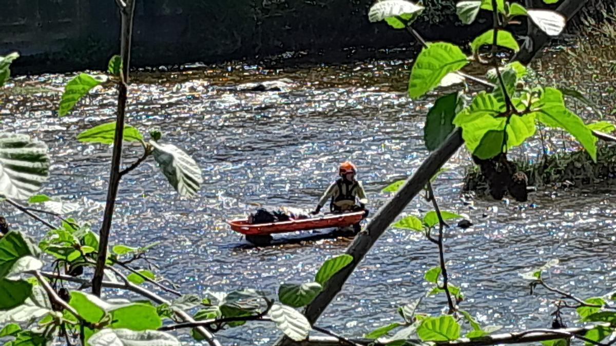 Cadavre d'un homme découvert flottant dans le fleuve à Mieres