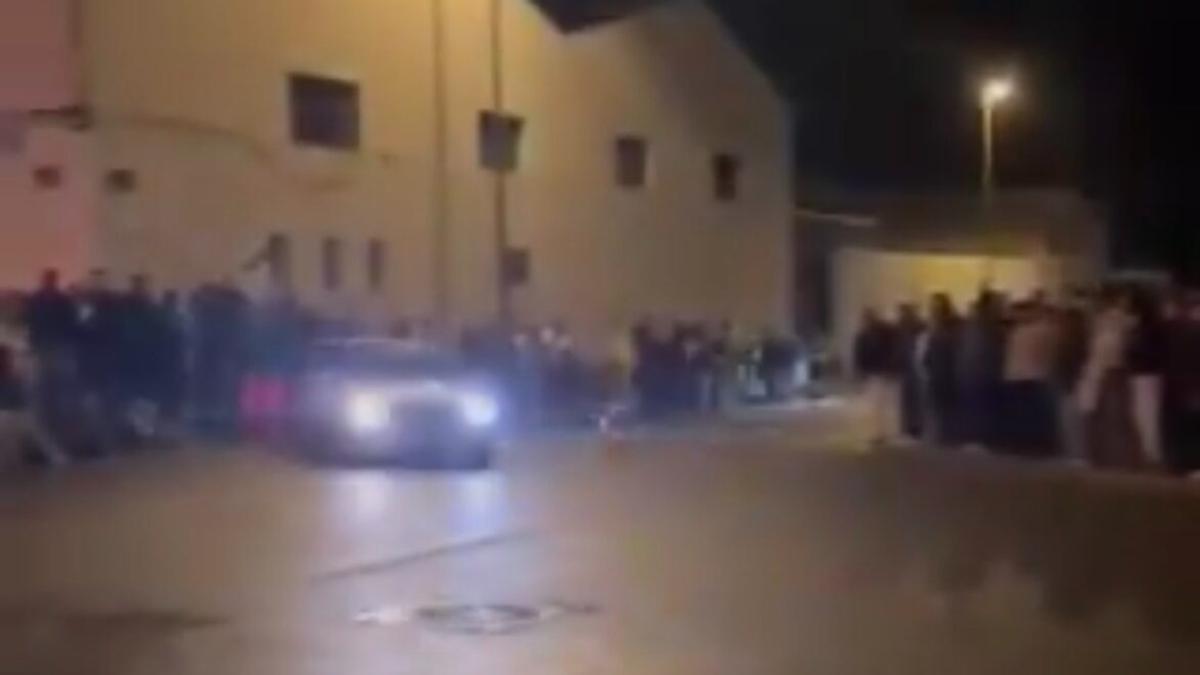 Coches incontrôlables : un danger pour la foule !