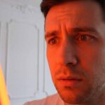 Découverte étonnante : pourquoi je ne peux pas me séparer de 23 objets oubliés dans mon placard, révélations d'un psy !