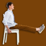 Exercices en fauteuil pour renforcer vos jambes après 60 ans