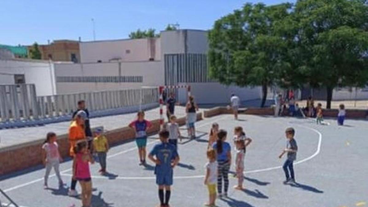 Fille de 13 ans blessée par balle dans sa cour d'école à Badajoz