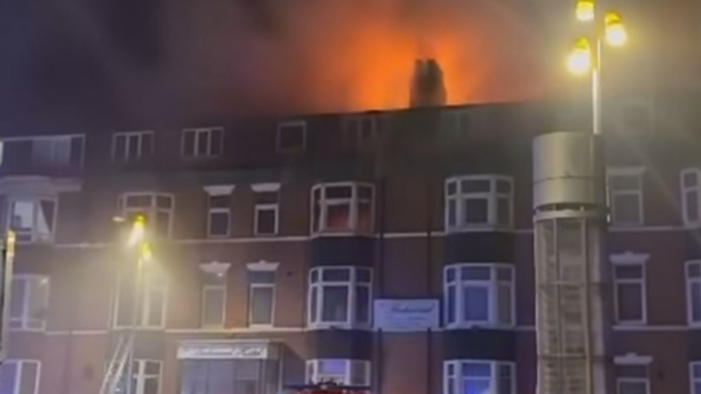 Incendie à Bridlington : Suivez en direct les efforts des pompiers contre les flammes d'un hôtel