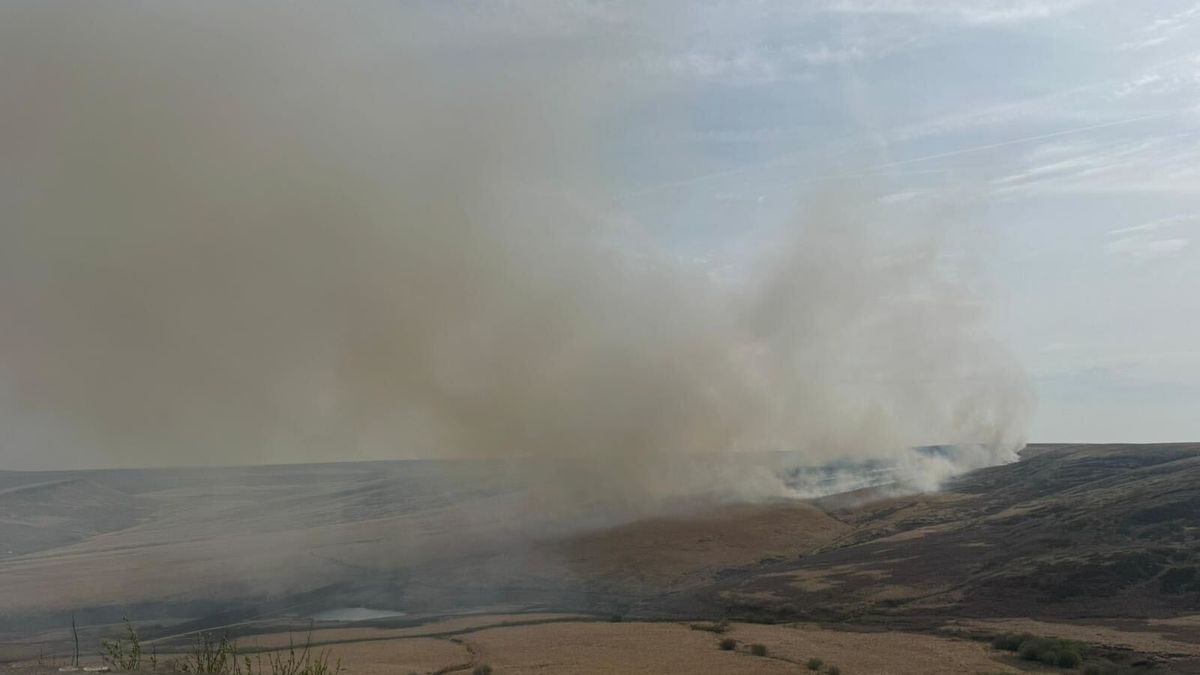 Incendie sur les landes : le feu s'embrase près de Scammonden Water