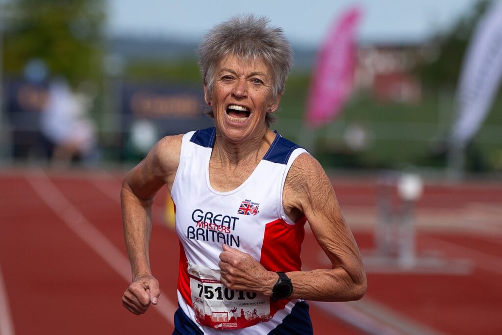 Je suis une athlète championne de 77 ans, mais les marques de fitness ignorent les plus de 50 ans !