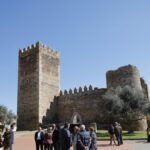 La tour du château de Laguna de Negrillos, un nouveau phare culturel