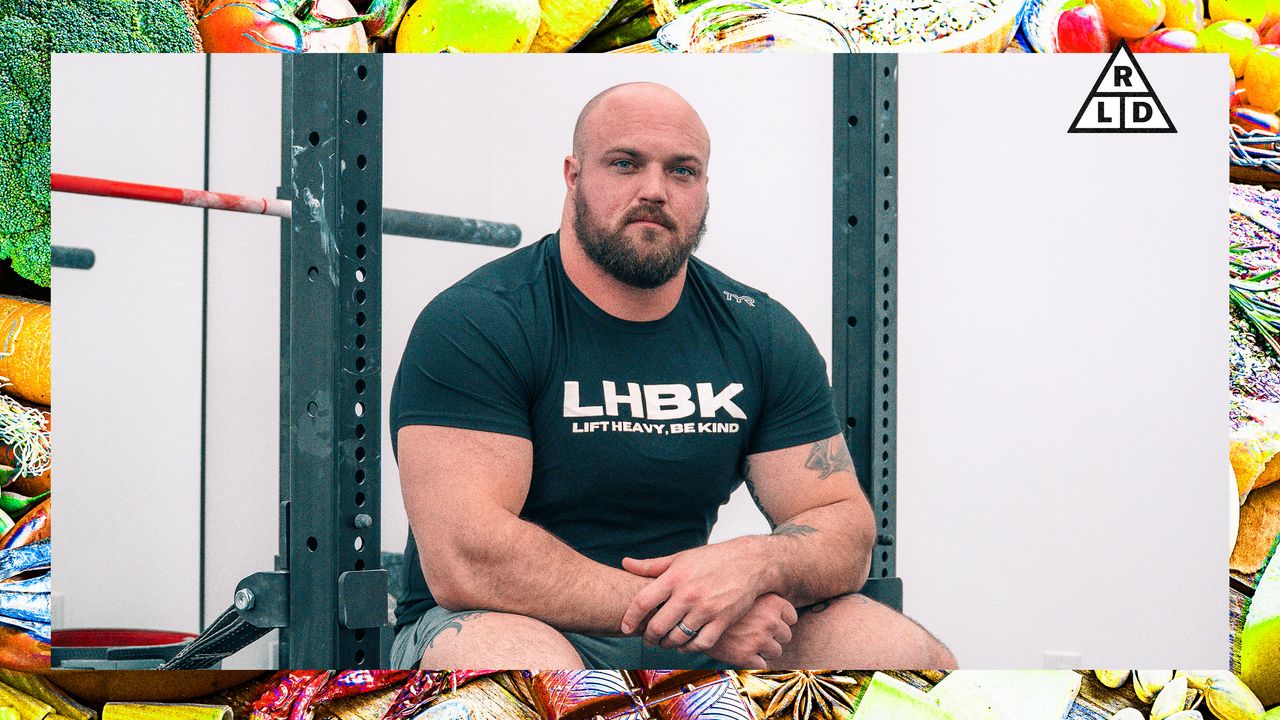 Le Régime de Mitchell Hooper, l'Homme le Plus Fort du Monde : Comment il Charge Neuf Plateaux sur sa Barre de Squat