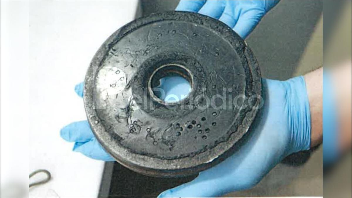 Photo d'enquête. La Guardia Civil a trouvé le disque de l'haltère utilisé pour le crime sans traces de sang.