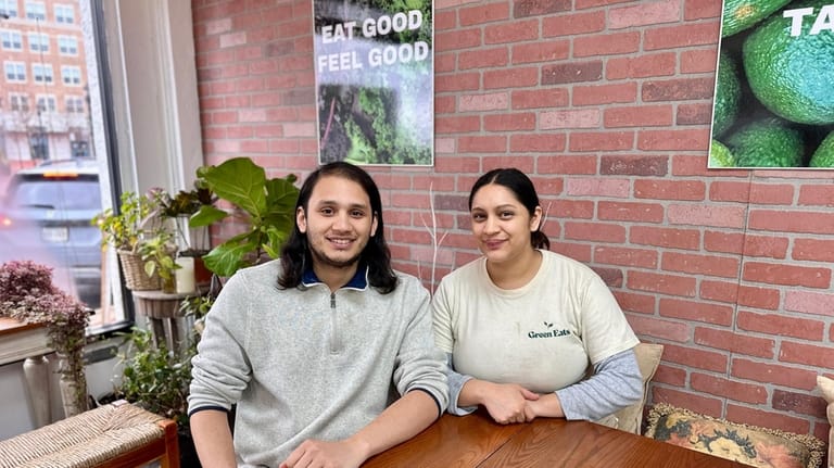 Edward Villatoro et Simone Castillo, les propriétaires de Green Eats, un café axé sur la santé...