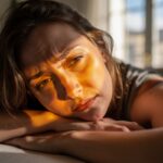 Quand une sortie entre amis vous laisse sur les rotules : déchiffrez le message caché de votre cerveau !