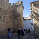 Révélation de cinq almenas almohades authentiques lors des travaux de la muraille de Cáceres !