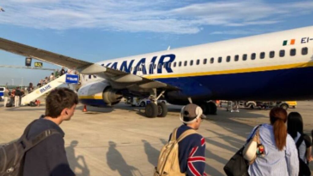 Ryanair demande aux touristes de cesser de porter cet habit en vol