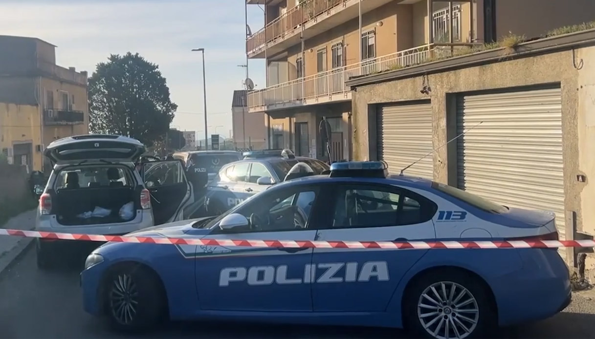 Tragédie à Catanzaro : Anna Democrito et ses enfants chutent du balcon, des troubles psychiques évoqués