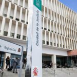 Un procès pour meurtre suspendu : l'accusé poignardé et abattu deux fois !