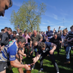 Victoire éclatante pour le village de Hallaton grâce à son célèbre jeu de bouteilles !