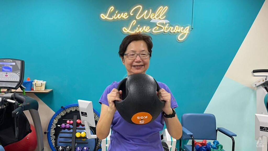 De plus en plus de seniors se mettent à la musculation, mais certains centres affichent des listes d'attente de 9 mois