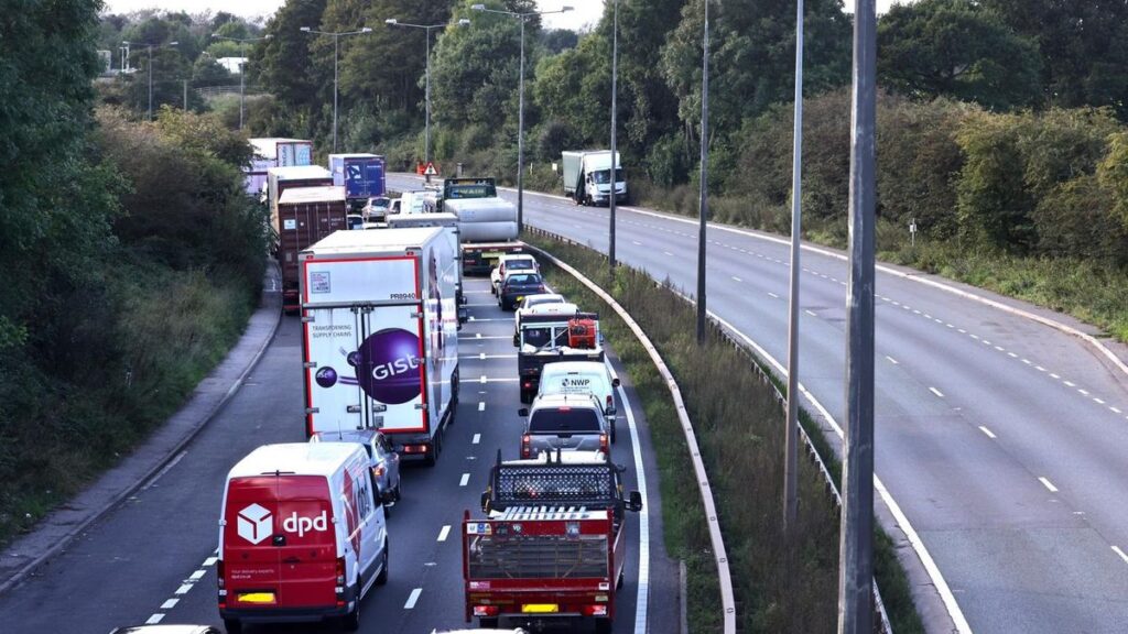 Mises à jour en direct : Accidents sur l'A500 et la M6, A50 en embouteillage !