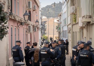 Tension aux tribunaux concernant la guerre entre clans à La Trinidad : un détenu avec une grande arme