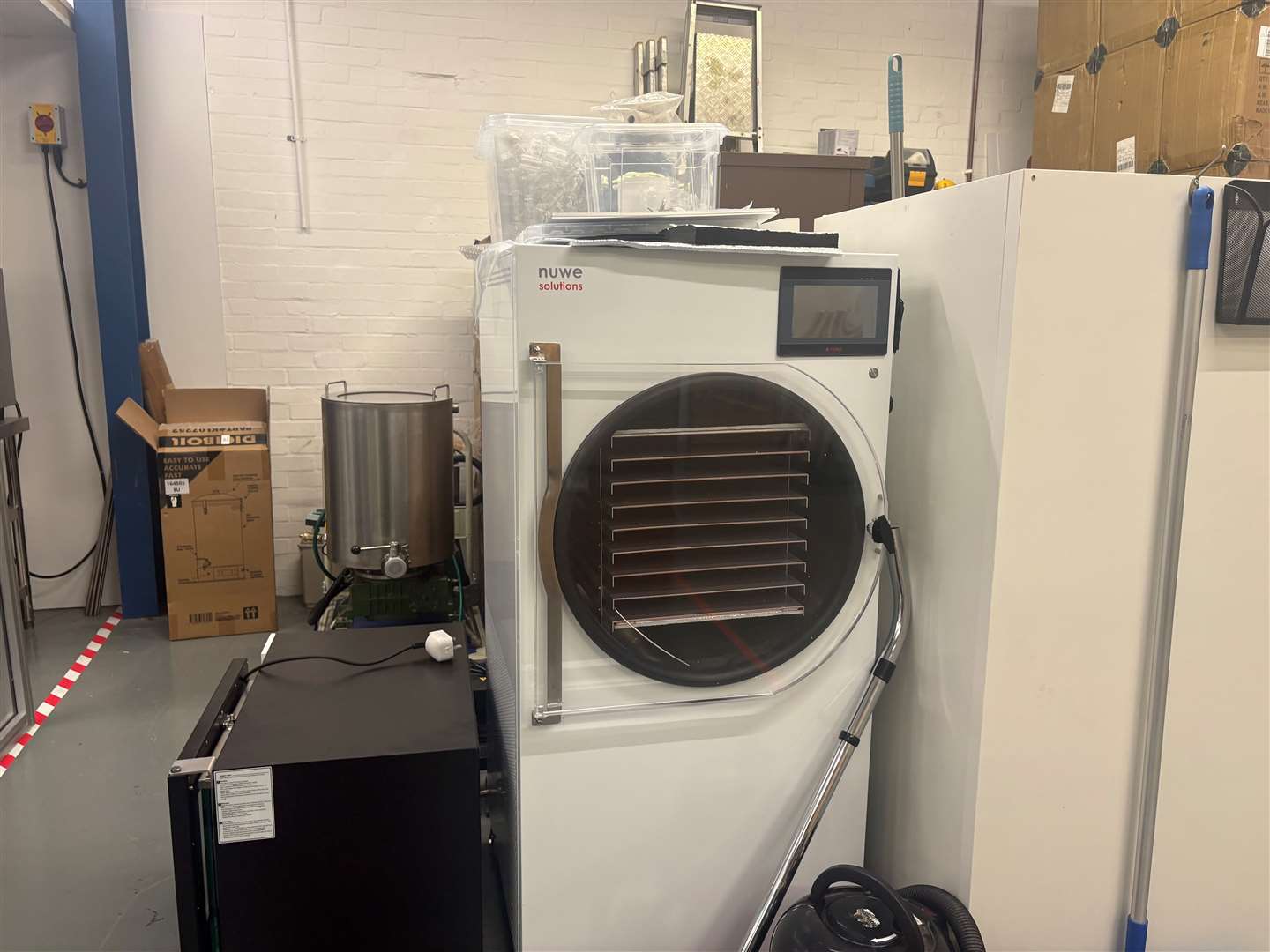 Les produits sont lyophilisés dans cette machine