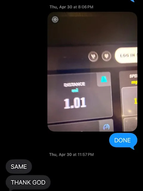 Texte conversation montrant la distance de la course sur tapis de 1,01 mile, suivi de messages disant "TERMINÉ", "PAREIL" et "MERCI DIEU"