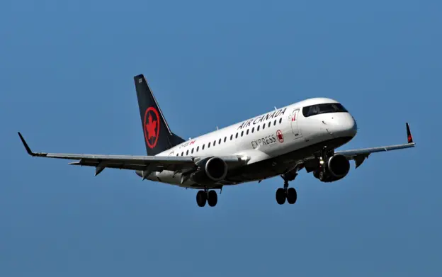 Un petit avion Air Canada