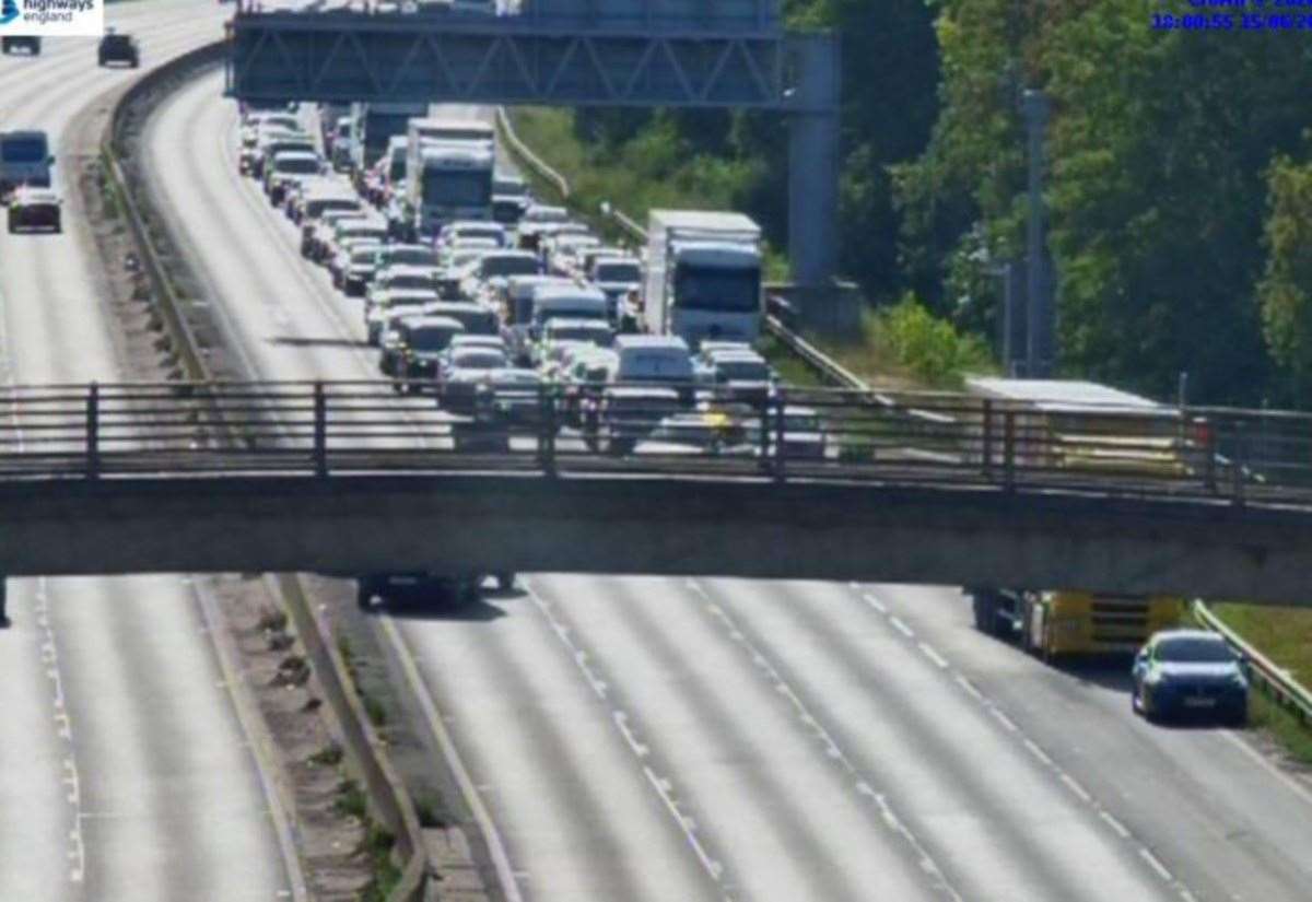 M20 vers la côte bloqué temporairement après J4 A228 Snodland en raison d'un accident