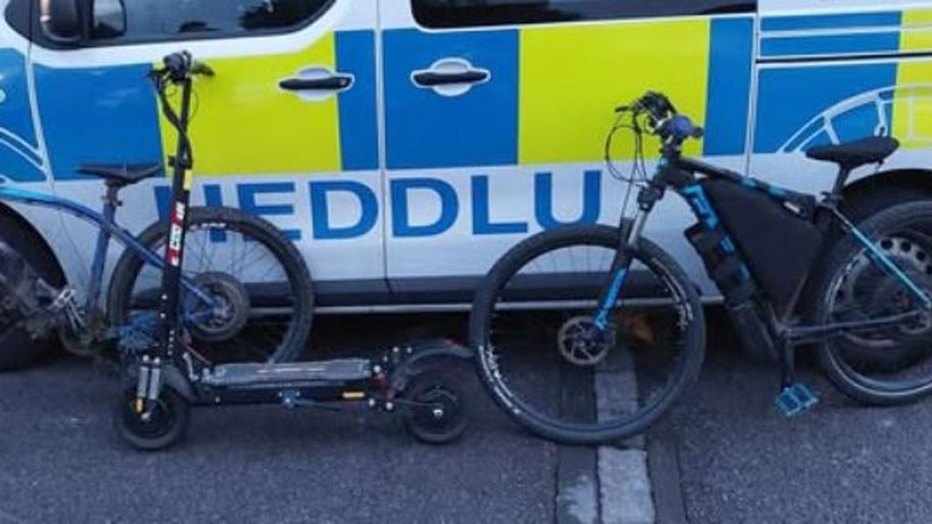Cauchemars en trottinette et vélo électrique à Rhondda Cynon Taf