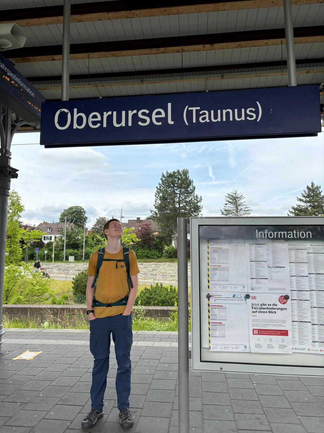 Lasse à la gare