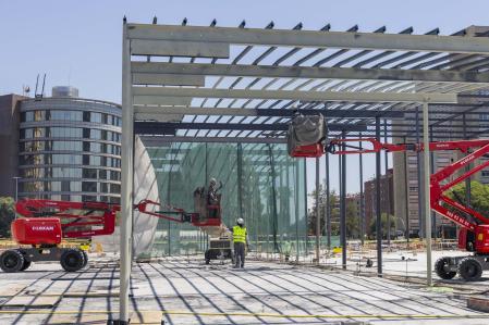 Structures de la place Països Catalans en cours de restauration