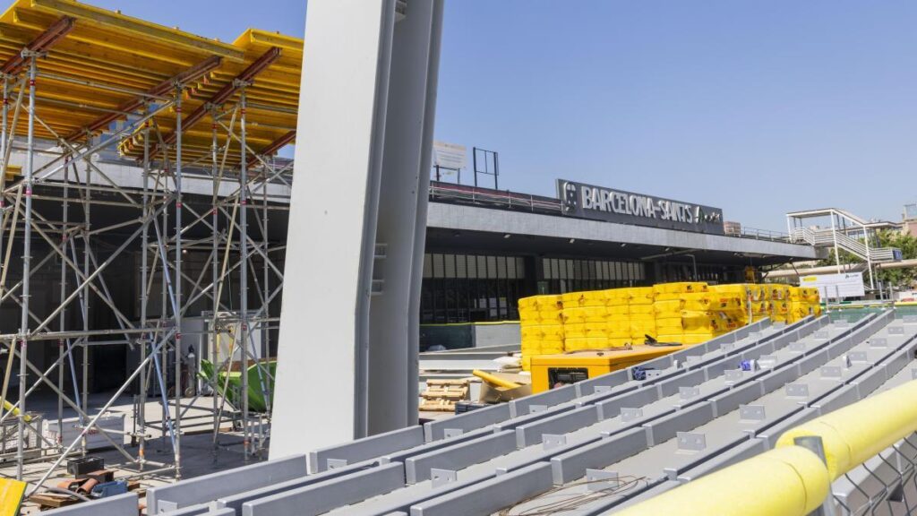 Le hall de la gare de Sants sera trois fois plus vaste avec plusieurs niveaux !