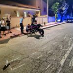 A 15 ans, elle meurt percutée : le motard de 20 ans arrêté, témoins affirment qu'il faisait des wheelings.