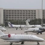 Aena installe de nouveaux vitrages dans 2 178 logements à Mallorca pour atténuer le bruit des avions