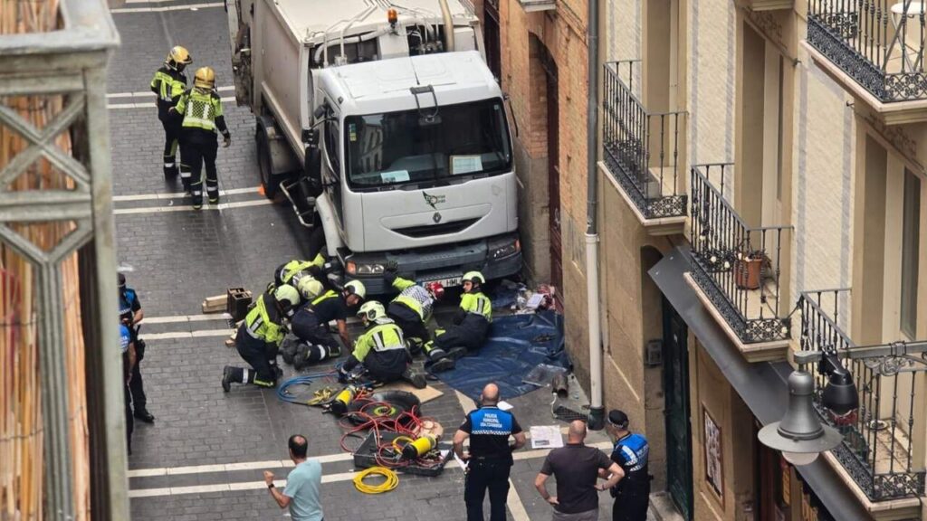 Camion poubelle hors de contrôle : un mort et plusieurs blessés à Pamplona