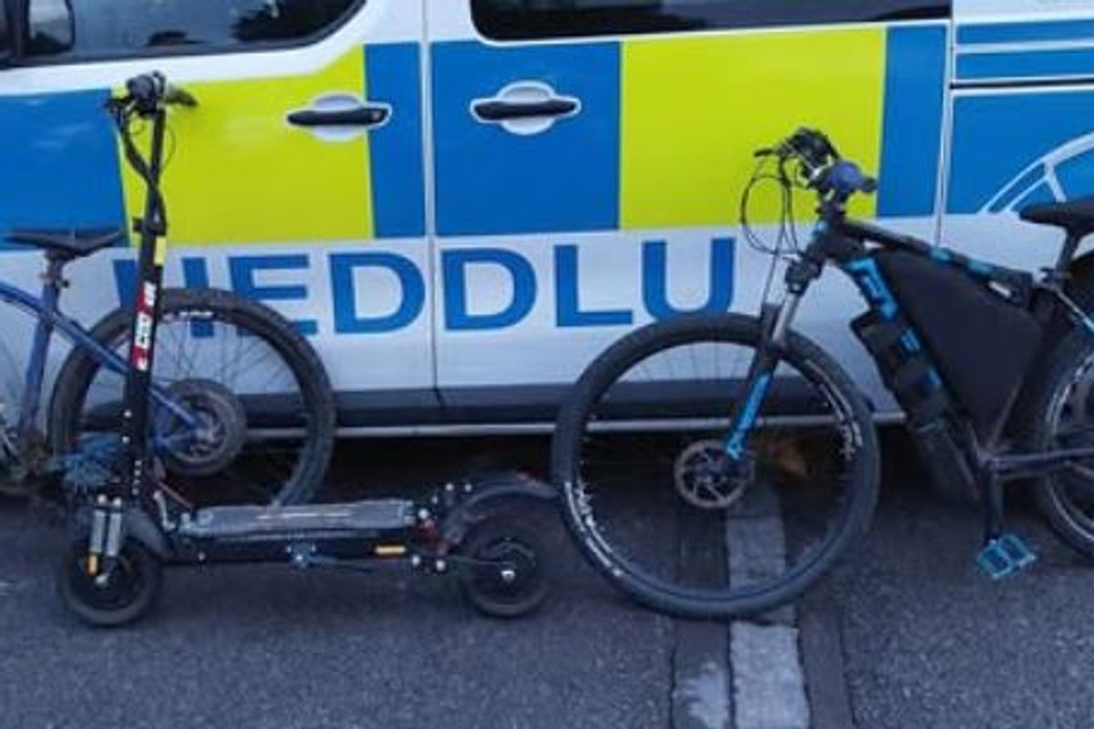E-bikes et scooters saisis par la police