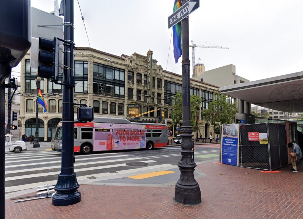 Cinq interpellés lors de la Marche Trans de San Francisco, deux agents blessés