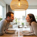Des dîners paisibles : comment un simple échange de trois phrases a apaisé nos tensions familiales à 70 %
