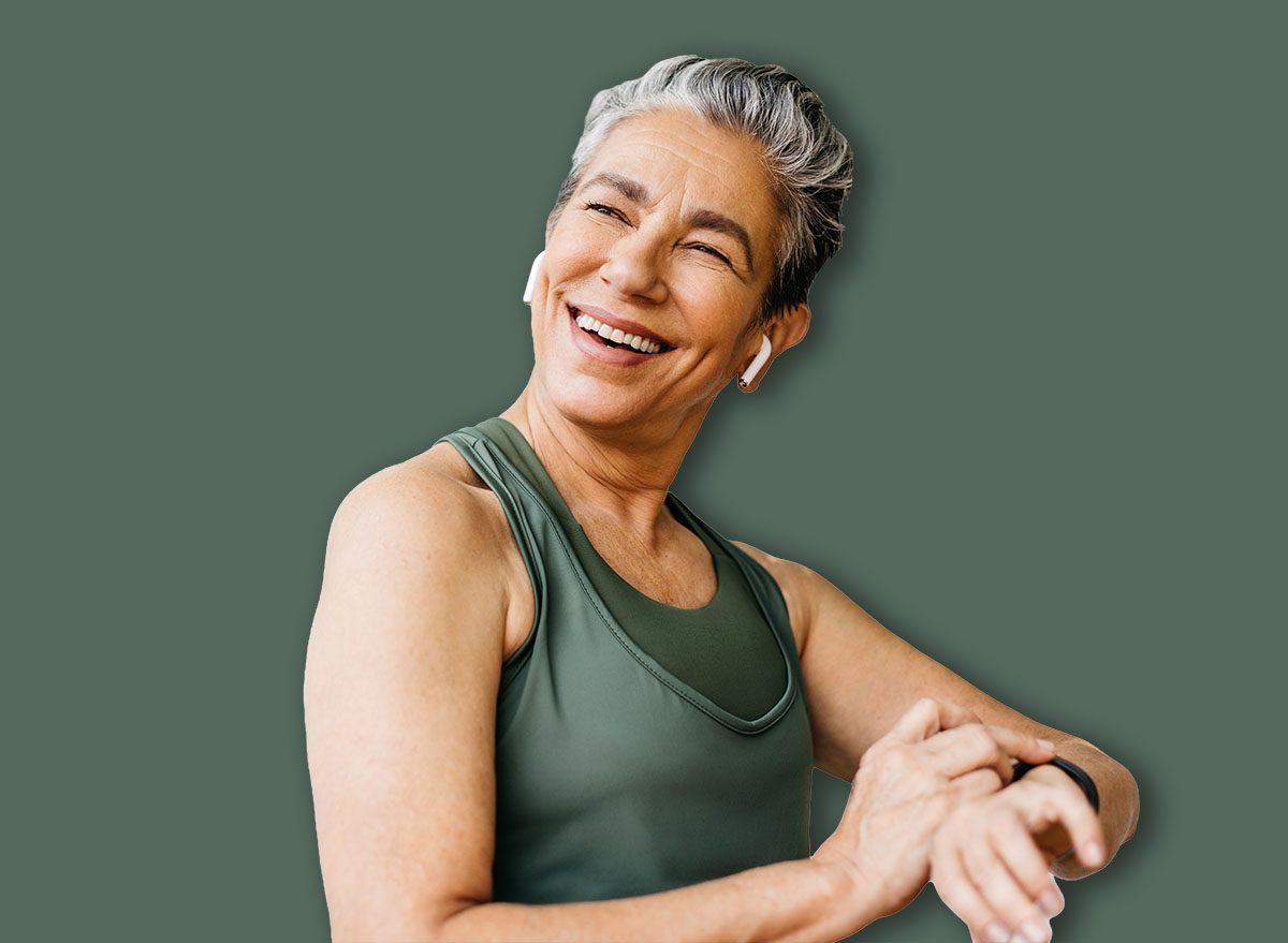 Des exercices debout pour un ventre plat après 60 ans