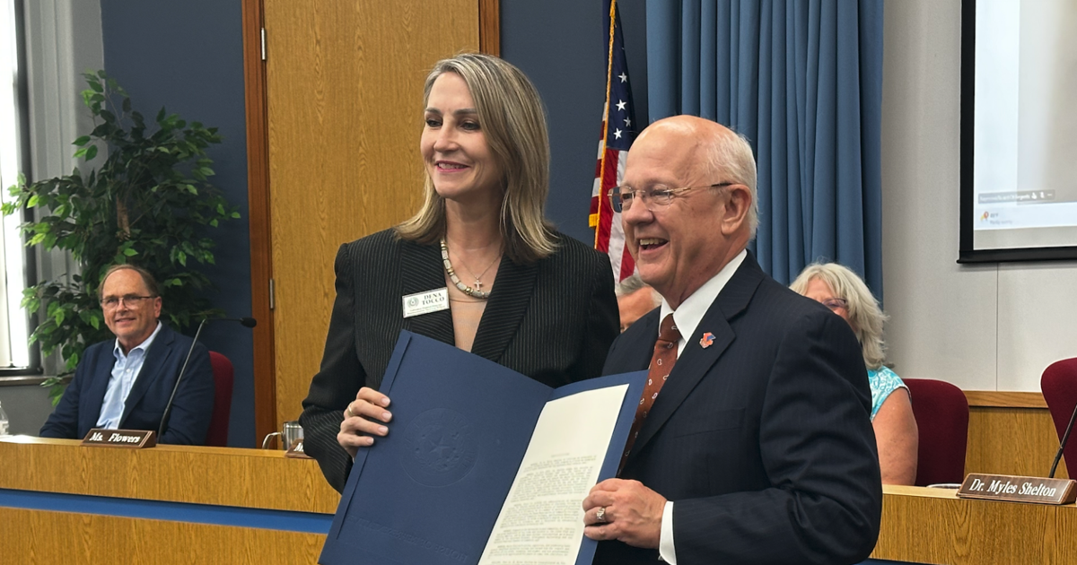 État rend hommage à la carrière du président du Collège de Galveston