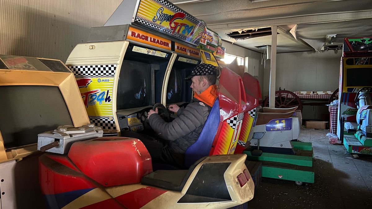 Exploration d'un parc d'attractions 'apocalyptique' figé dans le temps à Manchester