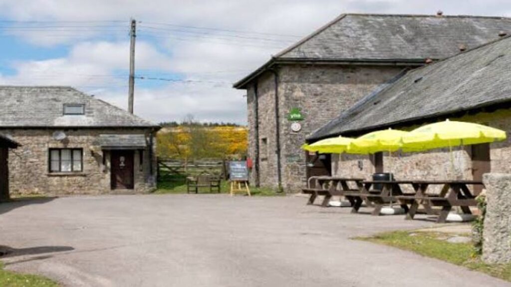Fermeture inattendue d'une auberge de jeunesse centenaire à Dartmoor