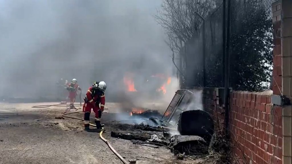 Incendie à Parla : plusieurs camions et cabanes en flammes