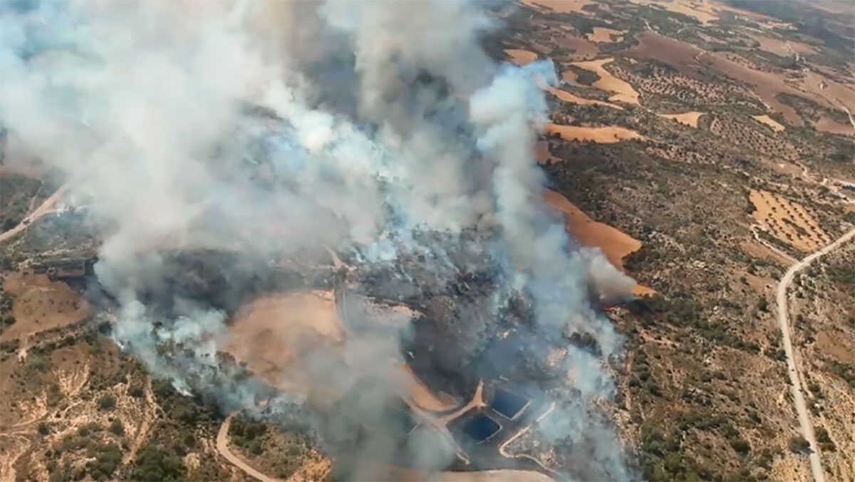 Incendie au site de déchets d'Alcañiz : la situation s'améliore, 85 hectares touchés