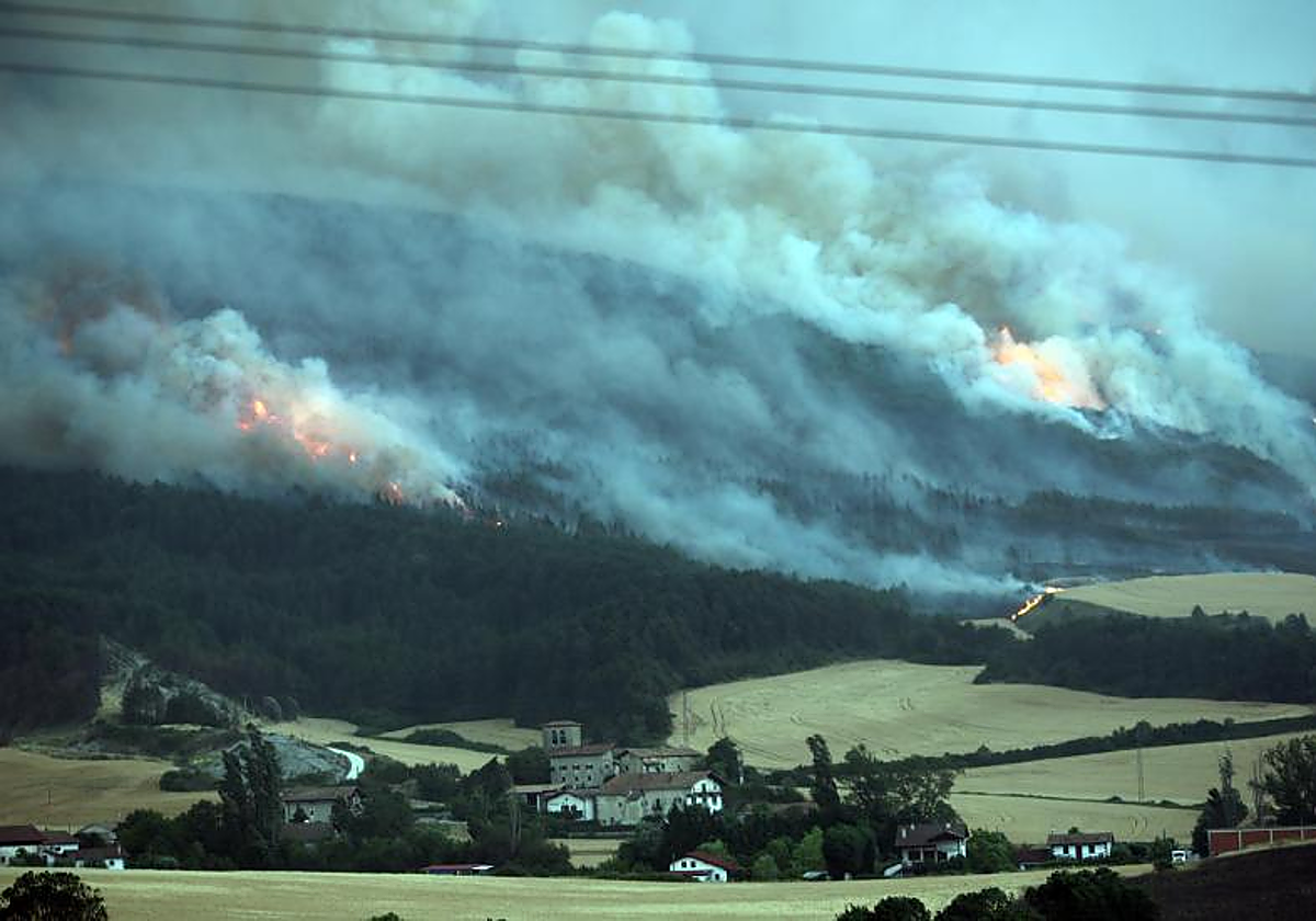 Incendie en Navarra : évacuation de deux villages près de Pamplona