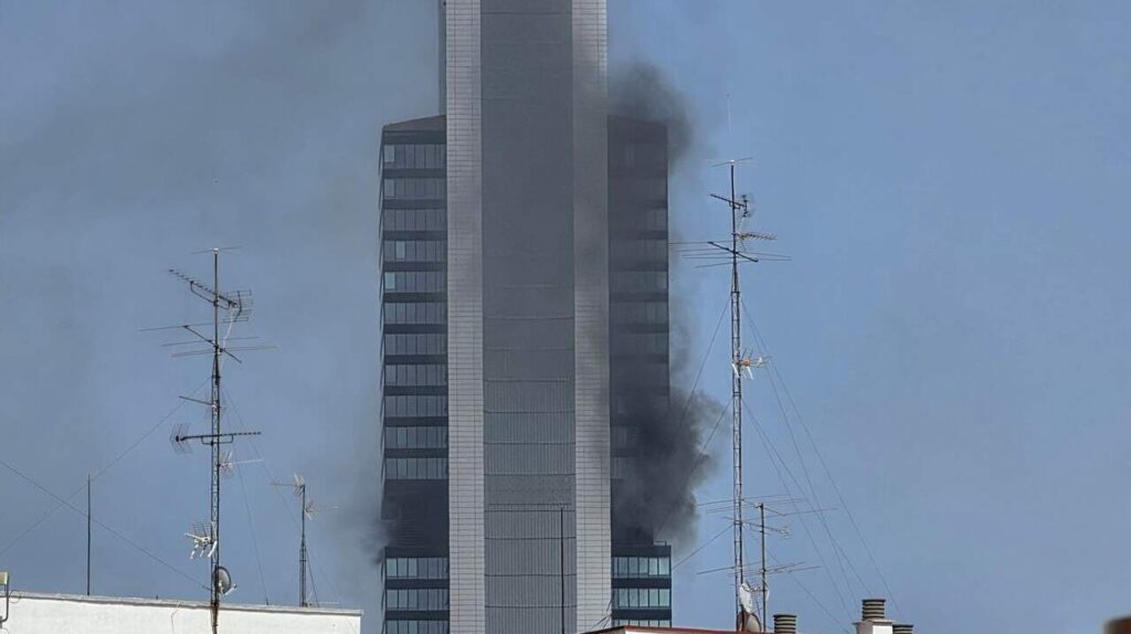 Incendie : évacuation d'une des quatre tours emblématiques de la Castellana à Madrid