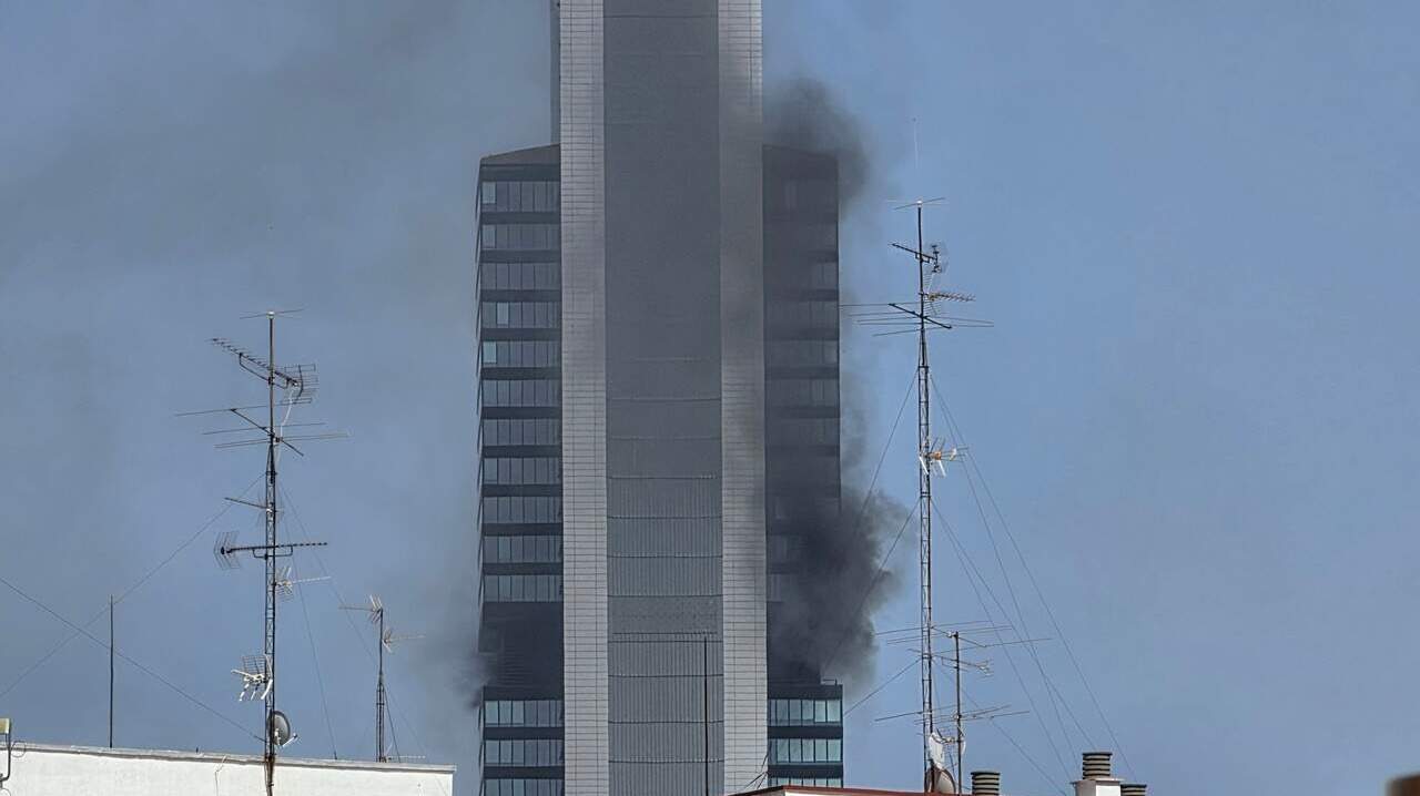 Incendie : évacuation d'une des quatre tours emblématiques de la Castellana à Madrid