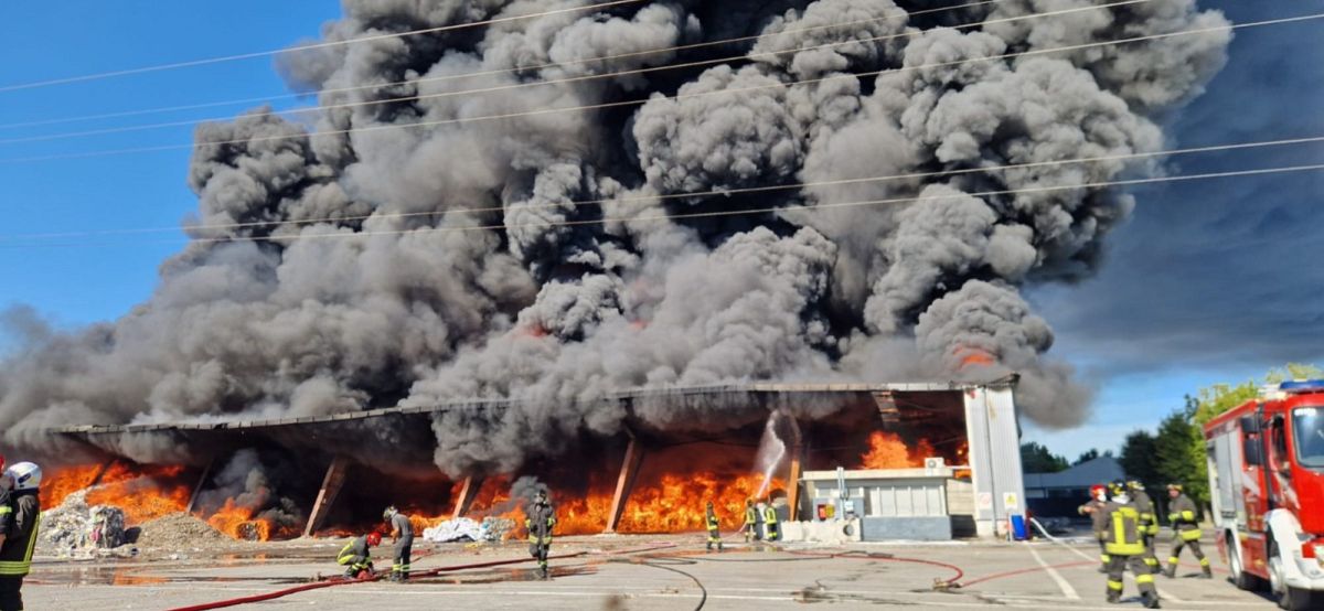 Incendie géant : Evacuation d'une entreprise à Lugnano