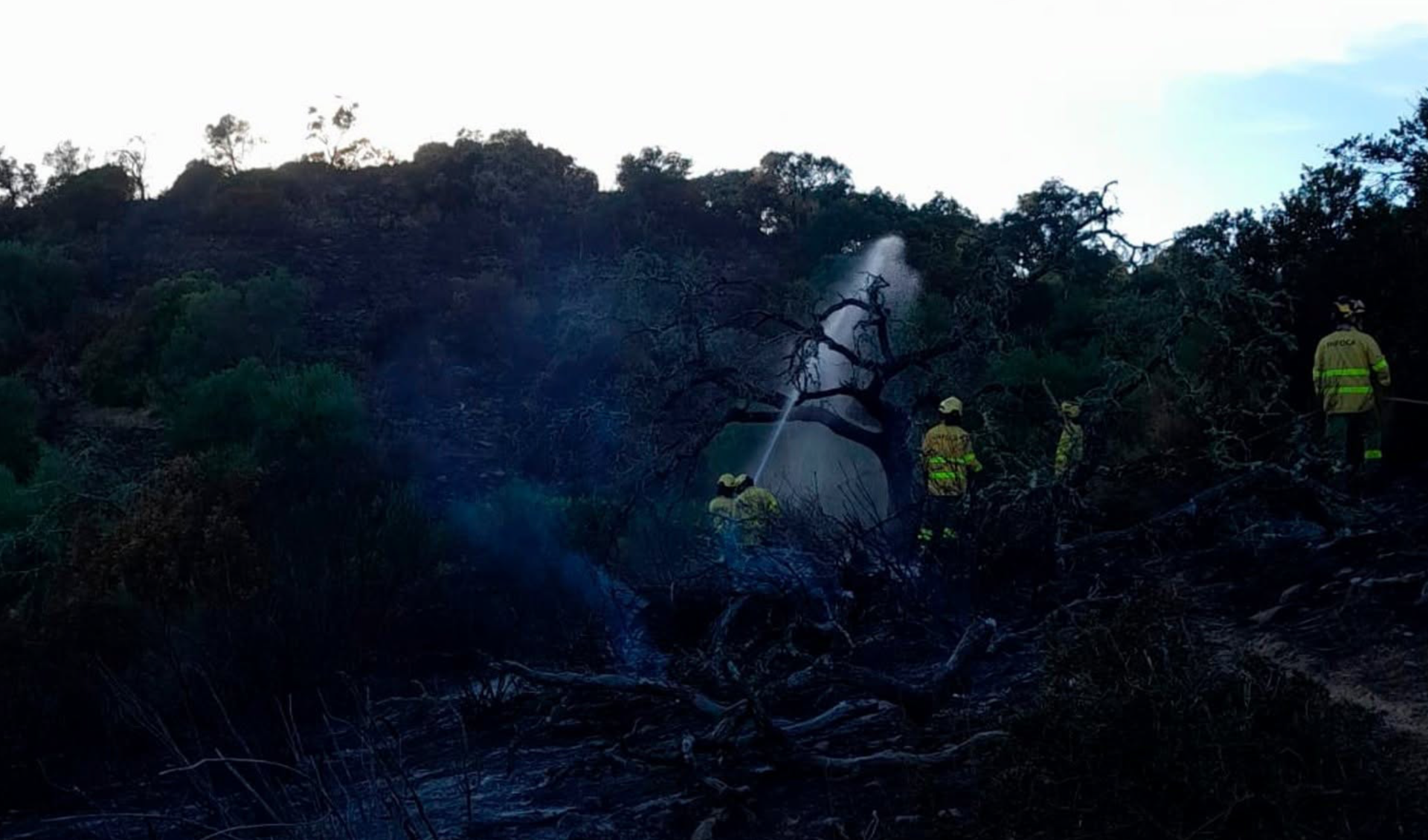 Incendie maîtrisé à Alosno, Gibraleón en toute sécurité