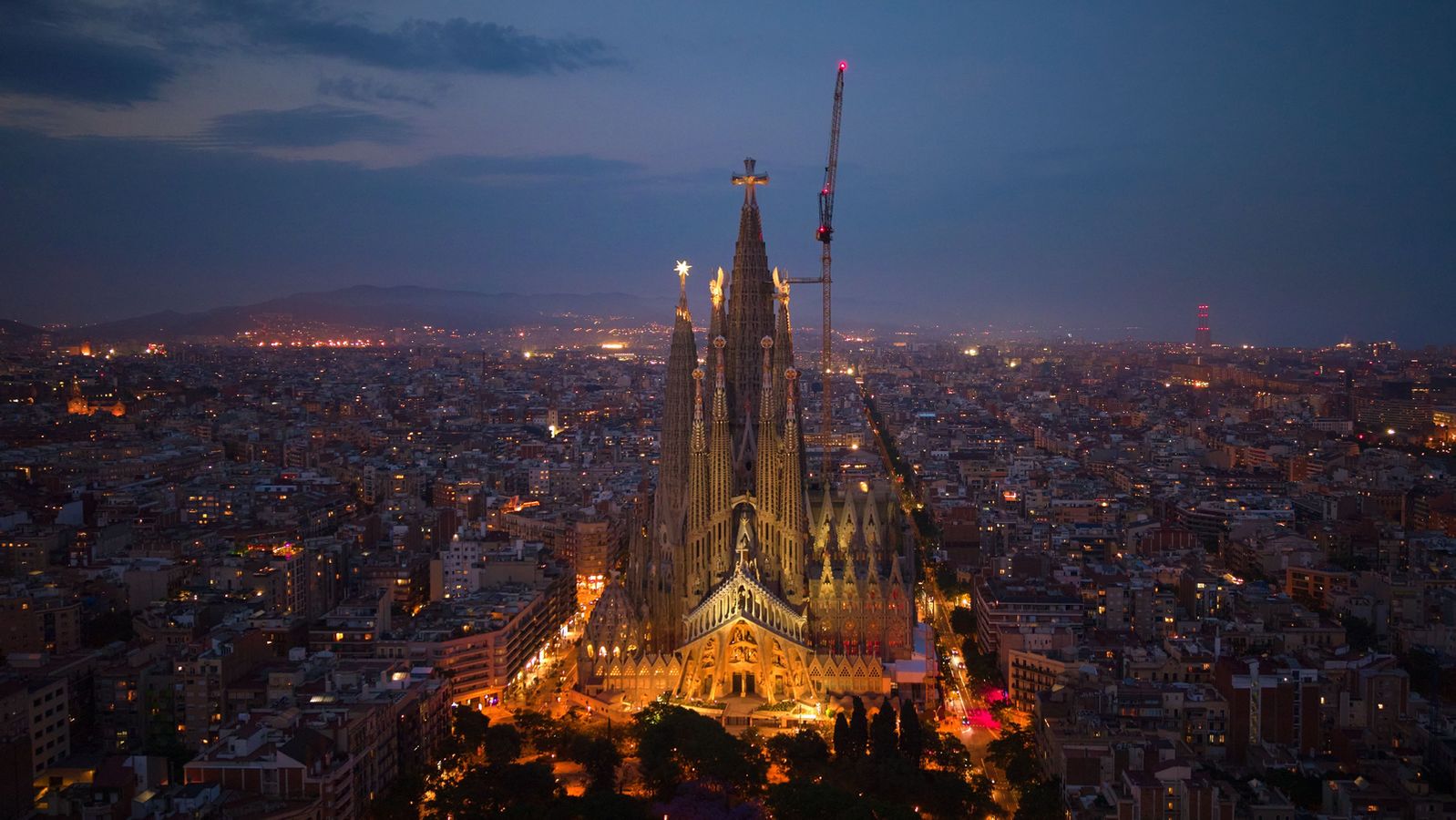 Le Pape consacre le clocher de la Sagrada Familia avec une croix bavaroise
