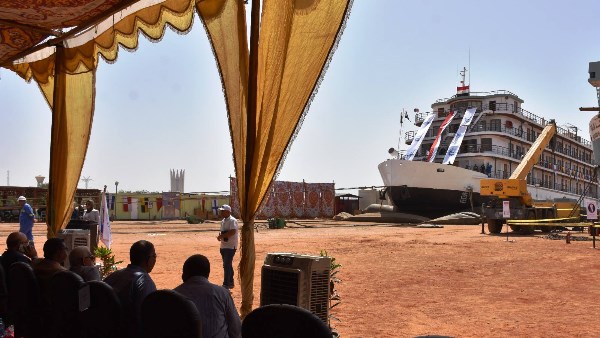 Nouveaux Horizons à Aswan : Un Hôtel Flottant, Des Technologies Modernes pour le Carburant et un Verdissement de la Route Sadat
